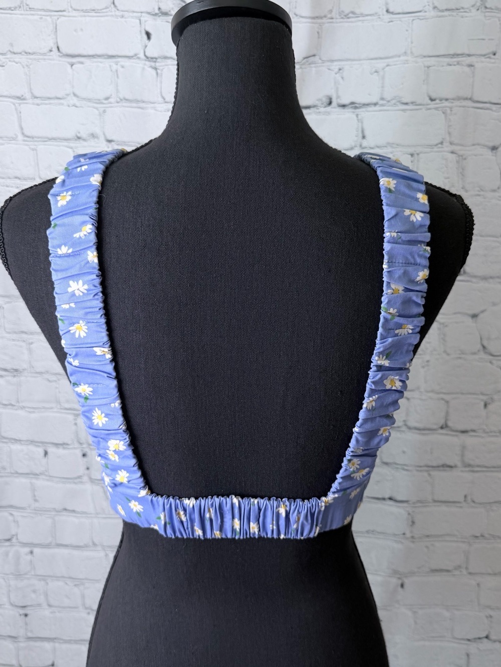 Zara Blue Floral Daisy Crop Tank - Picture 3 of 7